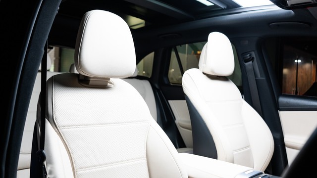 Second-hand 2024 Mercedes-Benz GLC 300 for sale in New Delhi-7