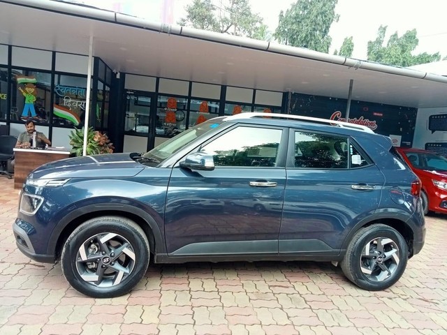Second-hand 2021 Hyundai Venue SX Plus Turbo DCT for sale in Thane-9