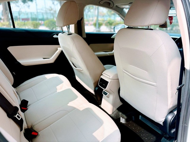 Second-hand 2023 Volkswagen Virtus Highline for sale in New Delhi-7