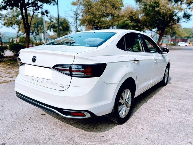 Second-hand 2023 Volkswagen Virtus Highline for sale in New Delhi-8