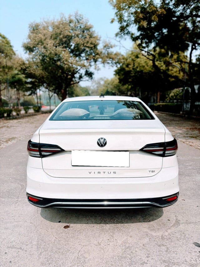 Second-hand 2023 Volkswagen Virtus Highline for sale in New Delhi-2