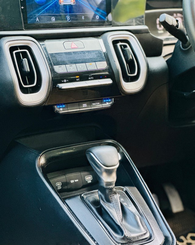 Second-hand 2024 Kia Sonet HTX Diesel AT for sale in New Delhi-12