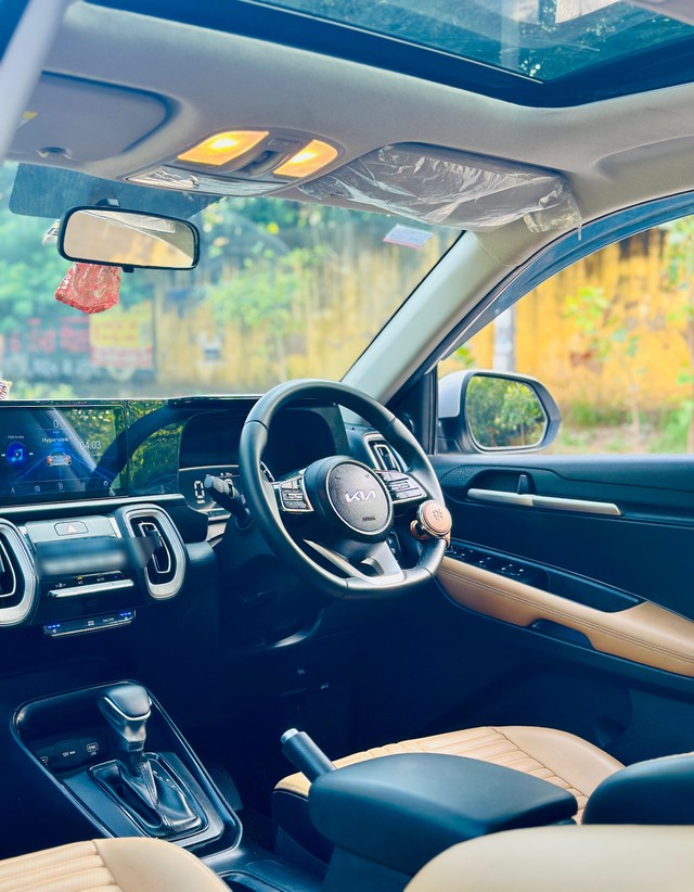 Second-hand 2024 Kia Sonet HTX Diesel AT for sale in New Delhi-7