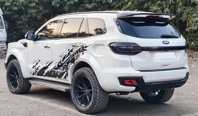 Second-hand 2017 Ford Endeavour 2.2 Titanium AT 4X2 for sale in Kolkata-9