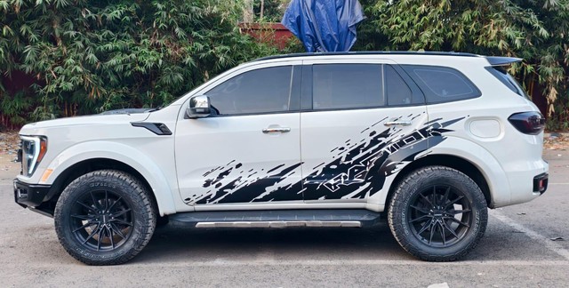 Second-hand 2017 Ford Endeavour 2.2 Titanium AT 4X2 for sale in Kolkata-2