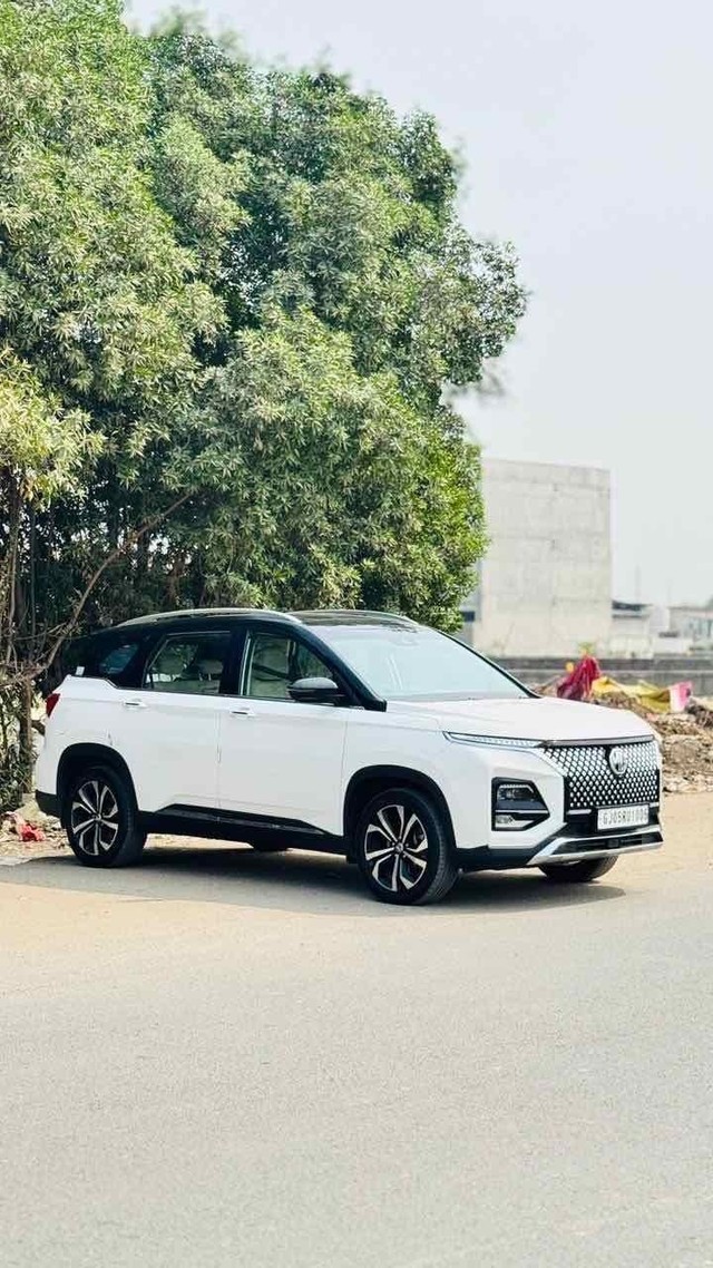 Second-hand 2023 MG Hector Sharp CVT for sale in Surat-3
