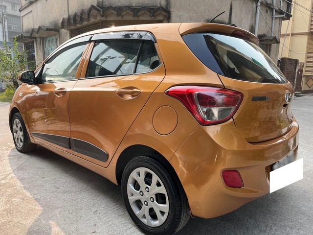 Second-hand 2013 Hyundai Grand i10 Magna for sale in Kolkata-3