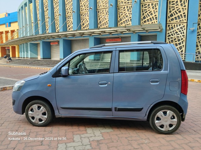 Second-hand 2017 Maruti Wagon R AMT VXI for sale in Kolkata-4