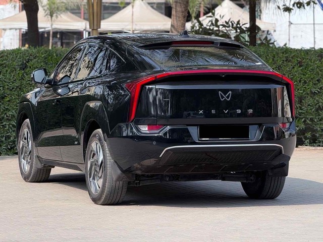 Second-hand 2025 Mahindra XEV 9e Pack Three for sale in Surat-8