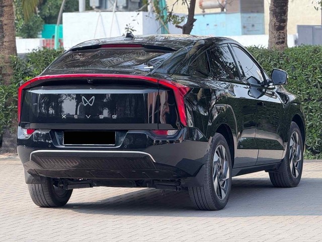 Second-hand 2025 Mahindra XEV 9e Pack Three for sale in Surat-7