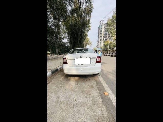 Second-hand 2013 Skoda Rapid 1.6 MPI Active for sale in New Delhi-1