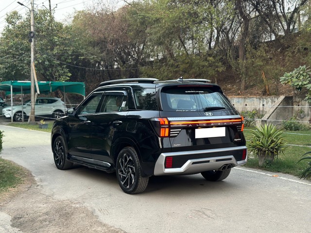 Second-hand 2025 Hyundai Alcazar Signature DCT for sale in New Delhi-5