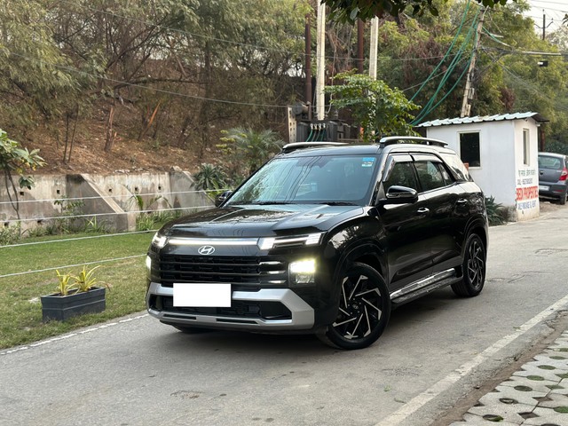 Second-hand 2025 Hyundai Alcazar Signature DCT for sale in New Delhi-2