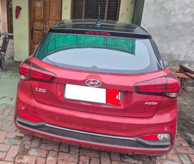 Second-hand 2018 Hyundai i20 1.4 Asta Dual Tone for sale in Muzaffarnagar-1
