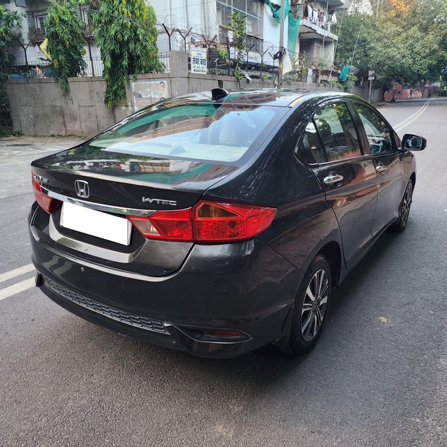 Second-hand 2017 Honda City i-VTEC CVT V for sale in New Delhi-4