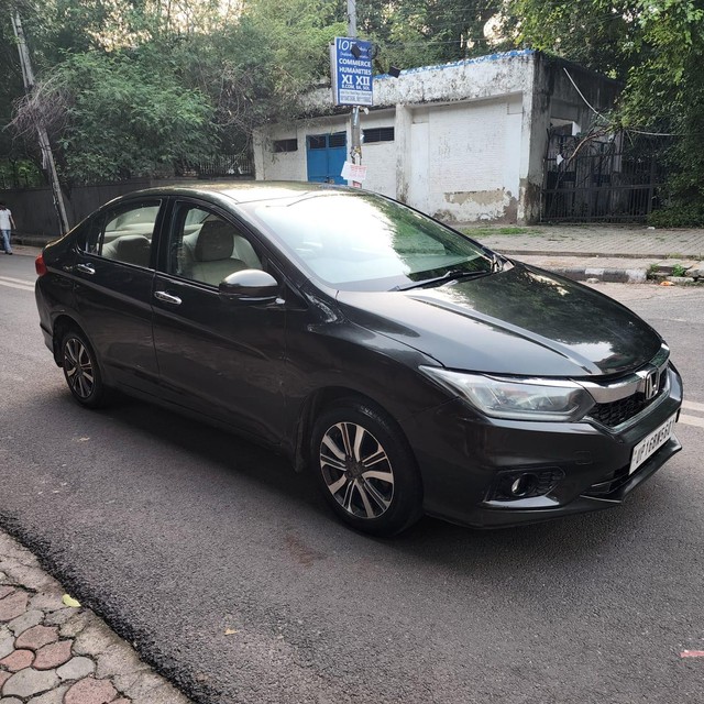 Second-hand 2017 Honda City i-VTEC CVT V for sale in New Delhi-6