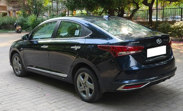 Second-hand 2021 Hyundai Verna SX IVT for sale in New Delhi-3