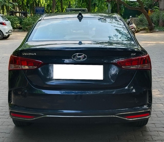 Second-hand 2021 Hyundai Verna SX IVT for sale in New Delhi-2