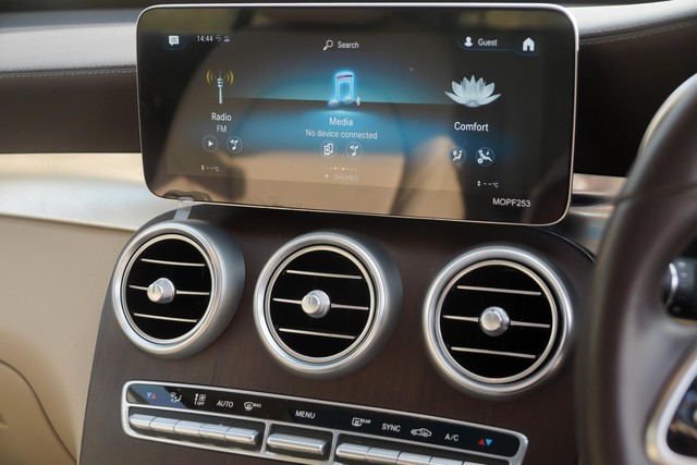 Second-hand 2021 Mercedes-Benz GLC 200 for sale in New Delhi-20