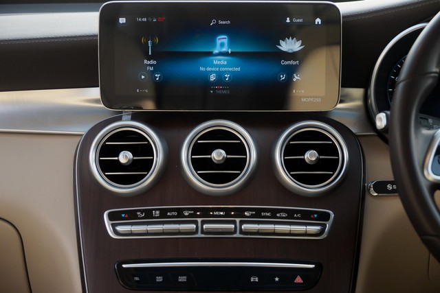 Second-hand 2021 Mercedes-Benz GLC 200 for sale in New Delhi-19