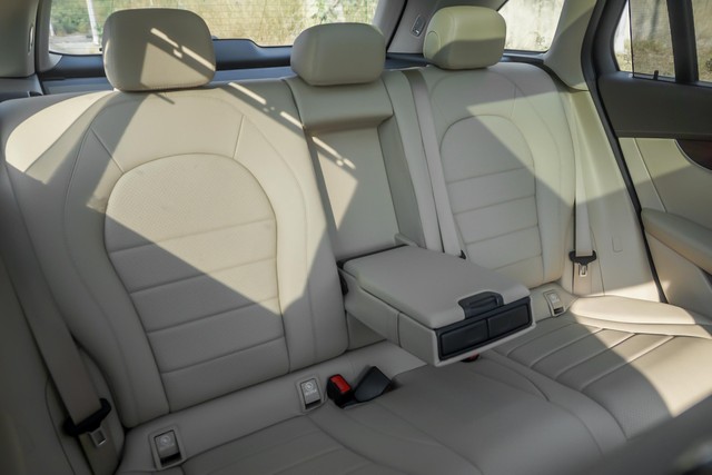 Second-hand 2021 Mercedes-Benz GLC 200 for sale in New Delhi-22