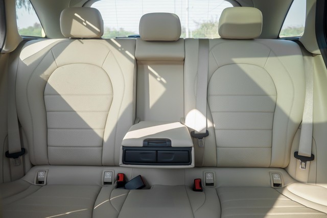 Second-hand 2021 Mercedes-Benz GLC 200 for sale in New Delhi-14