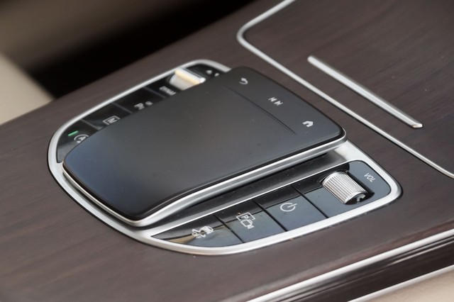 Second-hand 2021 Mercedes-Benz GLC 200 for sale in New Delhi-9