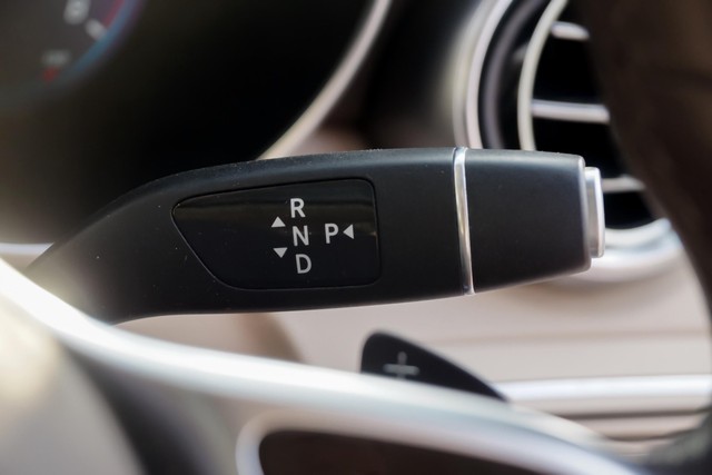 Second-hand 2021 Mercedes-Benz GLC 200 for sale in New Delhi-21