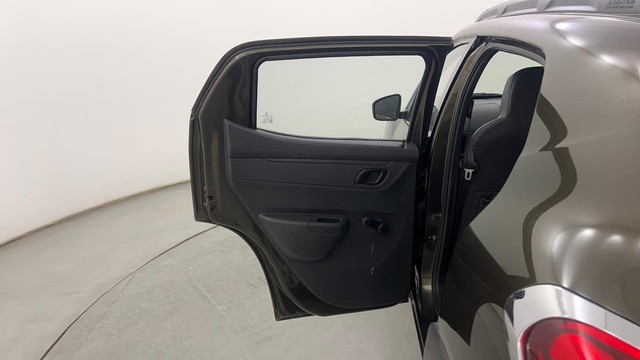 Second-hand 2016 Renault KWID 1.0 AMT RXT for sale in Pune-38