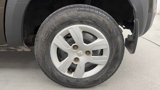 Second-hand 2016 Renault KWID 1.0 AMT RXT for sale in Pune-19