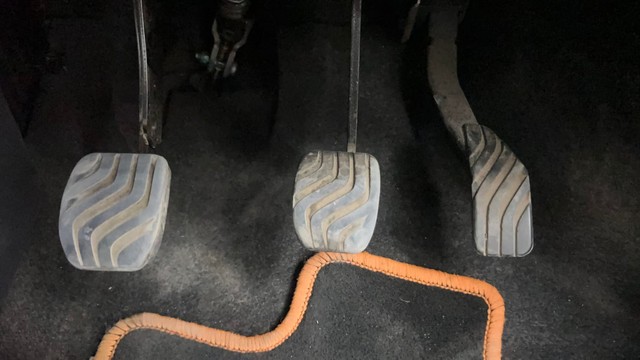 Second-hand 2016 Renault KWID 1.0 AMT RXT for sale in Pune-14