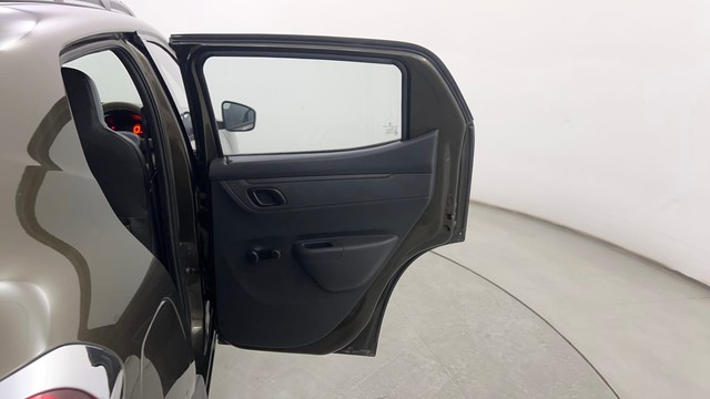 Second-hand 2016 Renault KWID 1.0 AMT RXT for sale in Pune-36