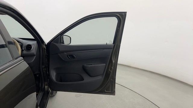 Second-hand 2016 Renault KWID 1.0 AMT RXT for sale in Pune-16