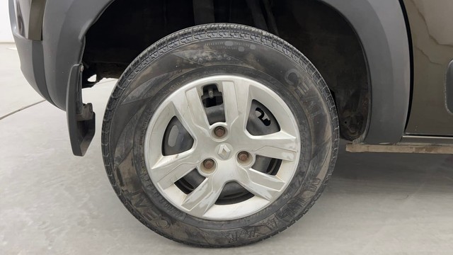 Second-hand 2016 Renault KWID 1.0 AMT RXT for sale in Pune-18