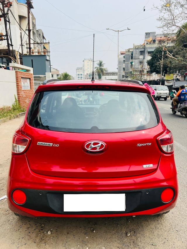 Hyundai i10 Sportz 1.1L Second-hand 2017 Hyundai i10 Sportz 1.1L for sale in Vadodara-2