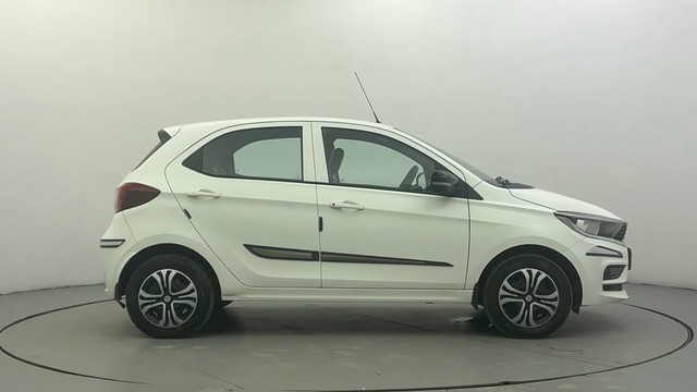 Second-hand 2022 Tata Tiago 1.2 Revotron XT for sale in Ahmedabad-2