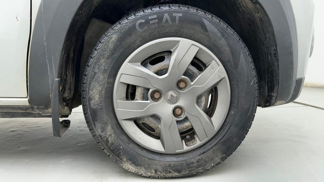 Second-hand 2017 Renault KWID 1.0 AMT RXT for sale in Ahmedabad-17