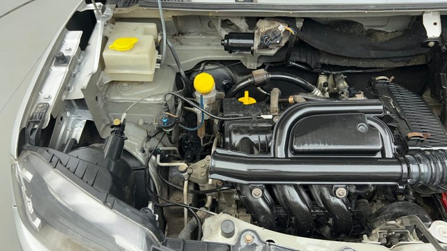 Second-hand 2017 Renault KWID 1.0 AMT RXT for sale in Ahmedabad-36