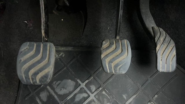 Second-hand 2017 Renault KWID 1.0 AMT RXT for sale in Ahmedabad-14