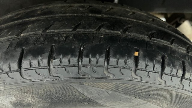 Second-hand 2017 Renault KWID 1.0 AMT RXT for sale in Ahmedabad-38