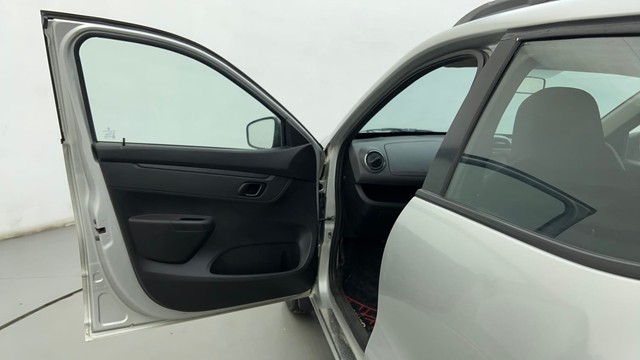 Second-hand 2017 Renault KWID 1.0 AMT RXT for sale in Ahmedabad-25