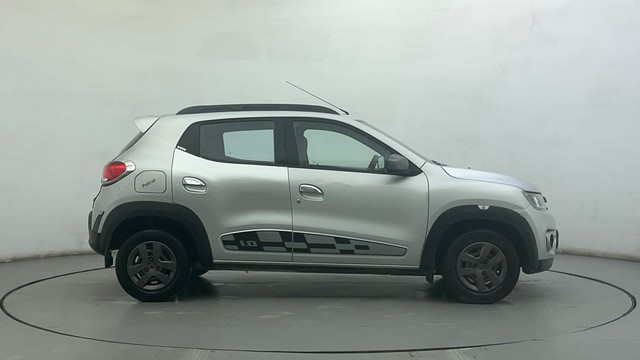Second-hand 2017 Renault KWID 1.0 AMT RXT for sale in Ahmedabad-2