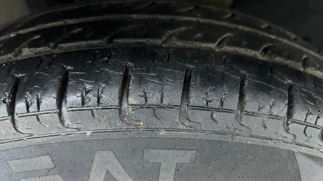 Second-hand 2017 Renault KWID 1.0 AMT RXT for sale in Ahmedabad-34