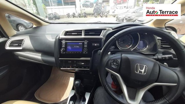 Second-hand 2017 Honda Jazz V CVT for sale in Kottayam-2