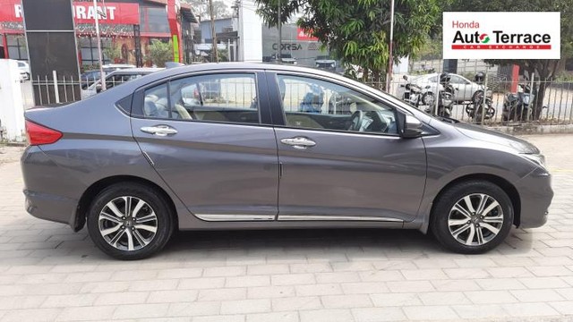 Second-hand 2017 Honda City V MT AVN for sale in Kottayam-3