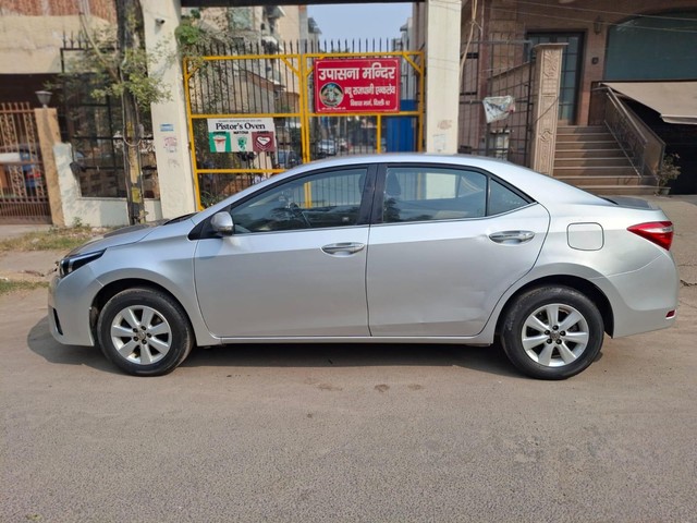 Second-hand 2014 Toyota Corolla Altis G AT for sale in New Delhi-4