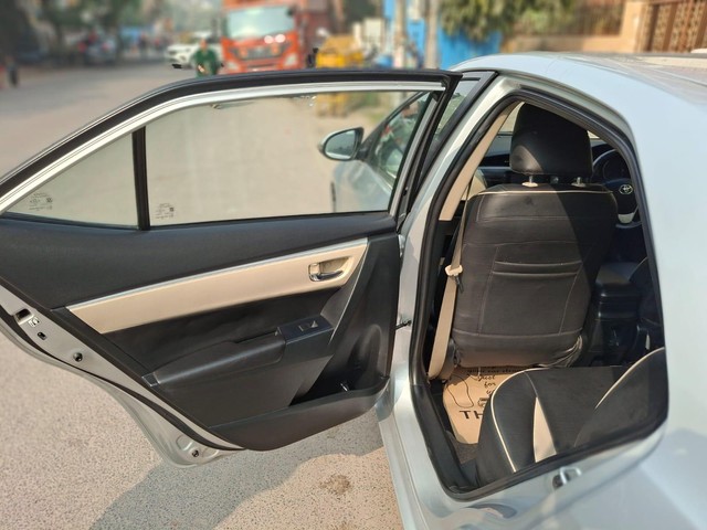 Second-hand 2014 Toyota Corolla Altis G AT for sale in New Delhi-8
