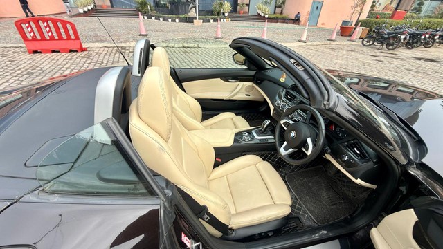 Second-hand 2016 BMW Z4 sDrive 35i Prestige for sale in New Delhi-12