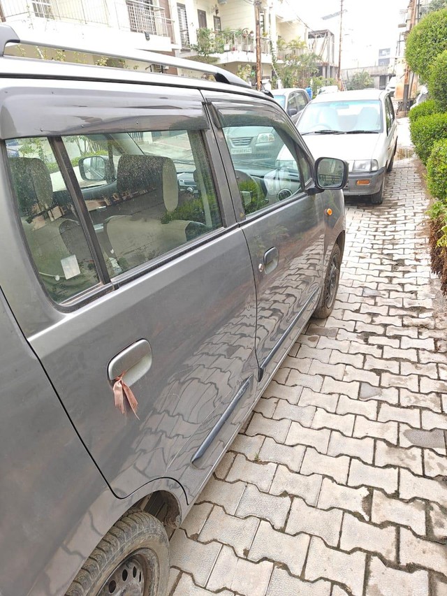 Second-hand 2016 Maruti Suzuki Wagon R AMT VXI for sale in Jhansi-6