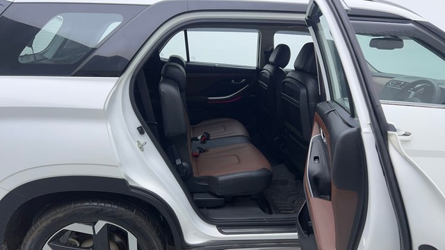 Second-hand 2023 Hyundai Alcazar Platinum AE Turbo 7Str for sale in Gurgaon-36